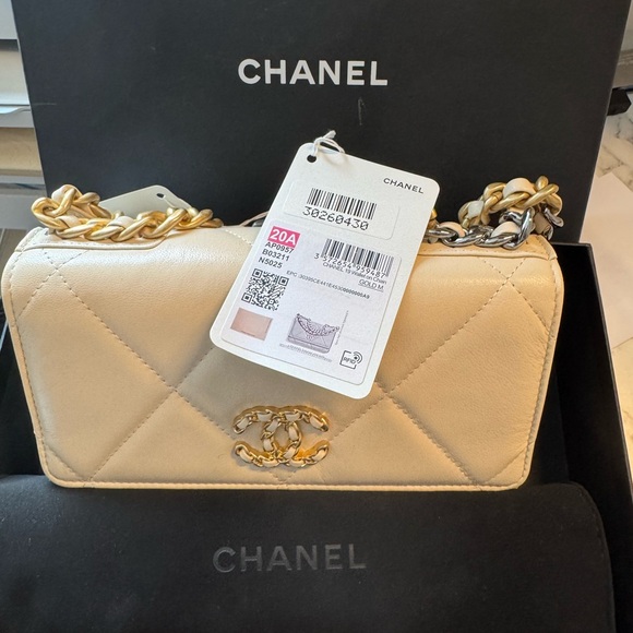 CHANEL Handbags - 20A Chanel 19 Quilted Lambskin WOC Beige Wallet on Chain BNWT